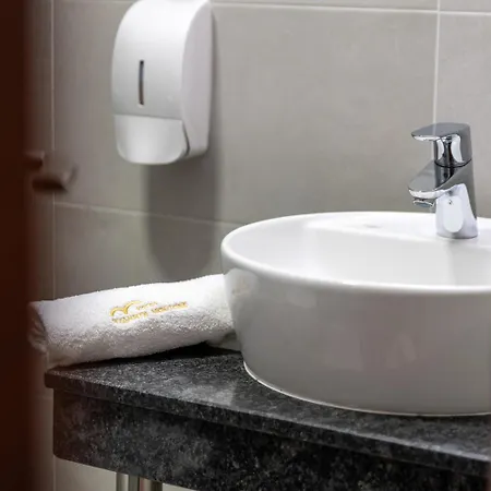 чудните мостове Gæstehus