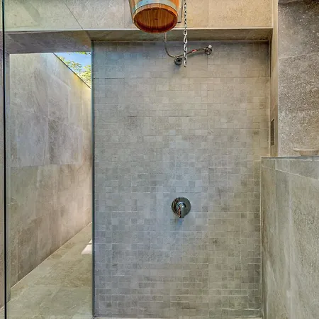 чудните мостове Gæstehus