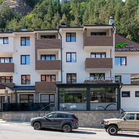 чудните мостове Gæstehus Zabŭrdo